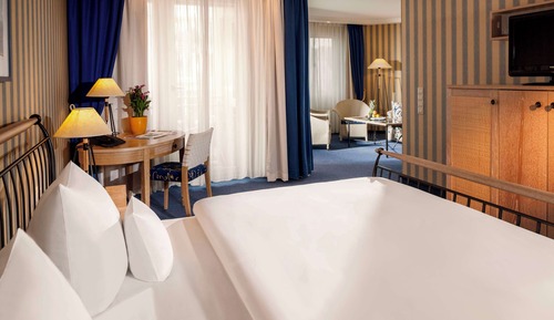Comfort Suite with lateral Sea View