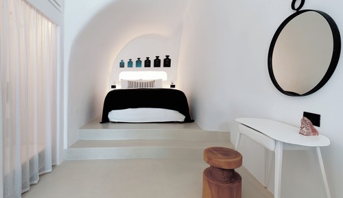 The Artisan's Suite with Hot Tub & Caldera View