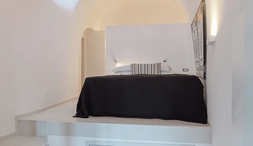 The Collector's Villa with Hot Tub & Caldera View
