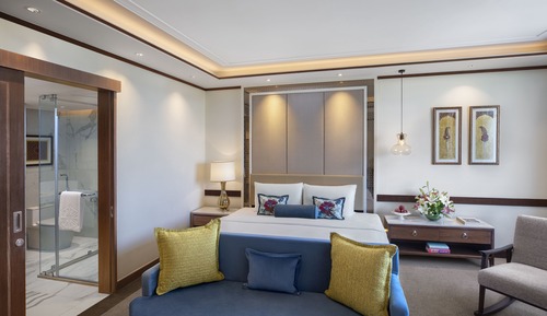 Junior Suite, 1 King Bed, Pool View