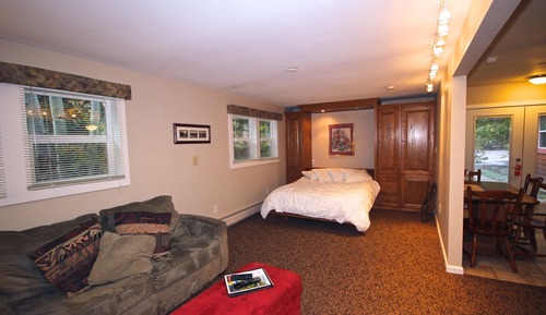 Queen Studio with jetted tub