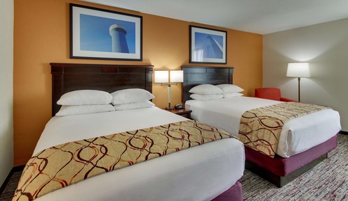 Deluxe Room, 2 Queen Beds, Accessible, Refrigerator & Microwave (Tub)