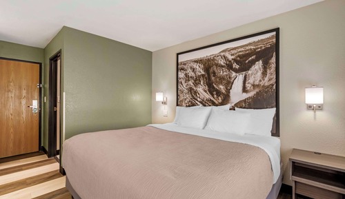 Standard Room, 1 King Bed, Non Smoking, Ground Floor
