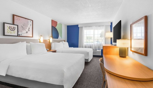Room, 2 Queen Beds, Accessible, Bathtub
