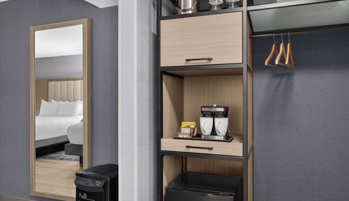 Room, 2 Queen Beds, Non Smoking (Roll-In Shower)