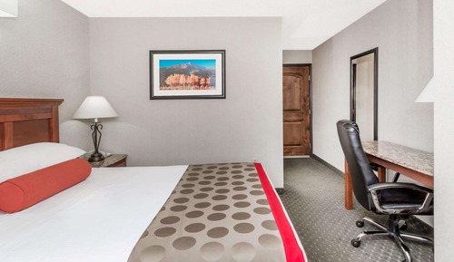 Standard Room, 1 Queen Bed, Non Smoking