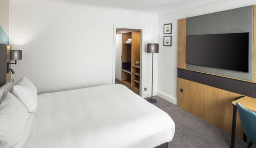 Standard Room, 1 Queen Bed with Sofa bed