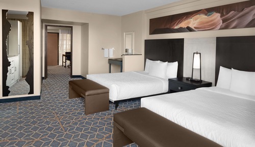 Suite, 2 Queen Beds, Accessible, Bathtub