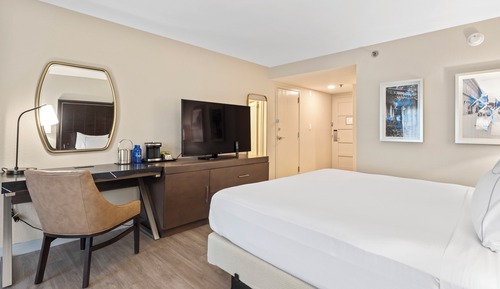 1 King Bed Nonsmoking