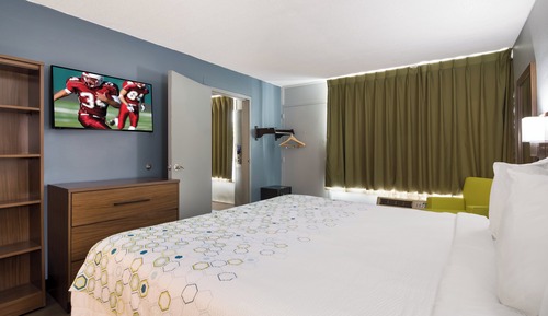 Suite, 1 King Bed, Accessible, Non Smoking (Roll-In Shower)