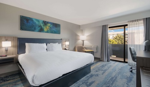 Room, 1 King Bed, Non Smoking (Upgrade)