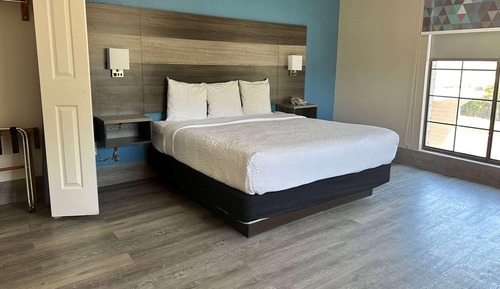 Deluxe Suite, 1 King Bed, Non Smoking