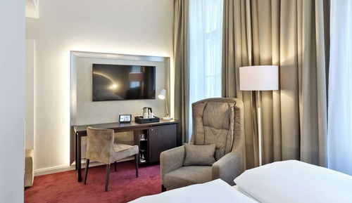 Standard Room, 1 King Bed