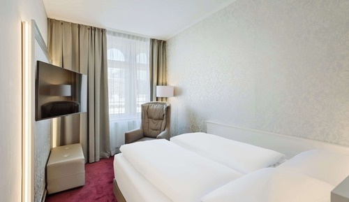 Standard Room, 1 Queen Bed