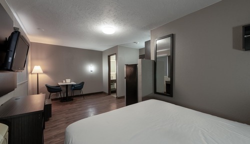 Deluxe Room, 1 Queen Bed, Accessible, Non Smoking