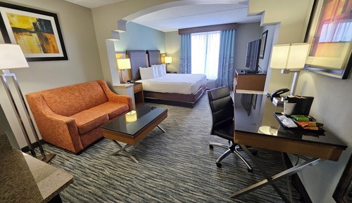 Suite, 1 King Bed, Non Smoking