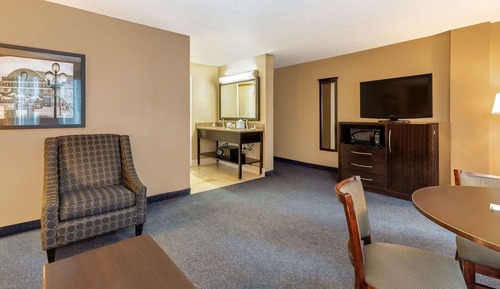 Suite, 1 Bedroom, Non Smoking (1 King Bed)