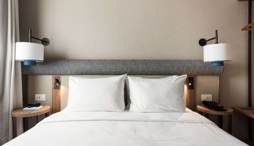Room (Queen Room)