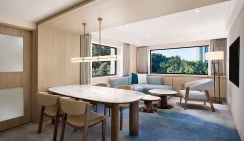 Executive Park Suite, Club lounge access, 1 Bedroom Suite, 1 King, Partial sea view, Corner room