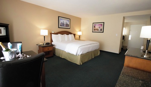 Standard Room, 1 King Bed, Upstairs