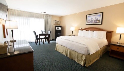 Signature Room, 1 King Bed, Balcony