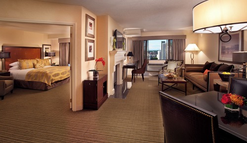 Suite, 1 King Bed, Fireplace, City View