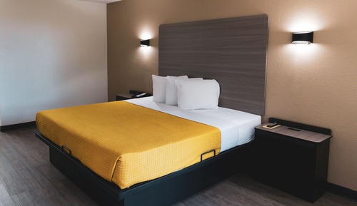Standard Room, 1 King Bed, Smoking