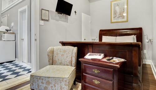 Standard Room, 1 Queen Bed