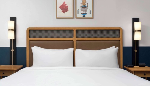 Studio, 1 King Bed (Mobility, 3x3 Shower)