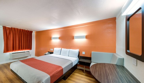 Standard Room, 1 King Bed, Smoking