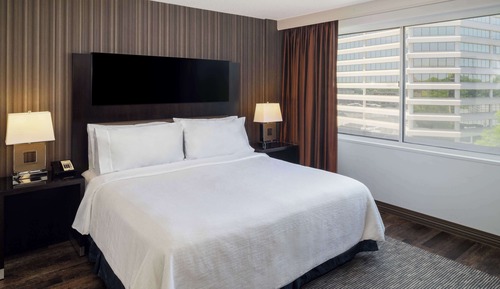 Suite, 1 King Bed, Accessible, Non Smoking