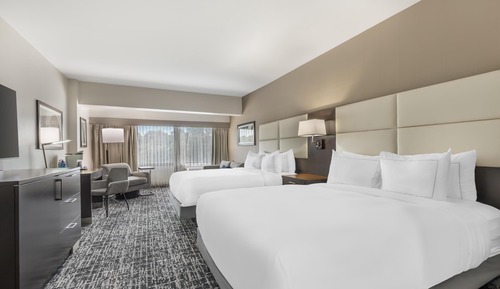 Classic Room, 2 Queen Beds, Accessible, Bathtub