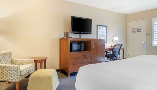Standard Room, 1 King Bed, Non Smoking, Fireplace