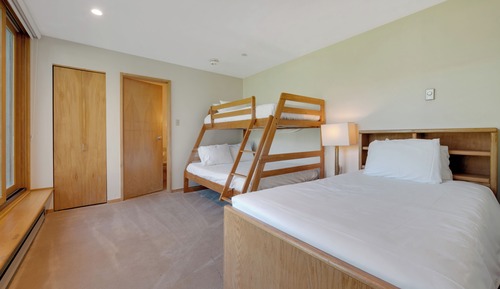 Deluxe Condo, 3 Bedrooms