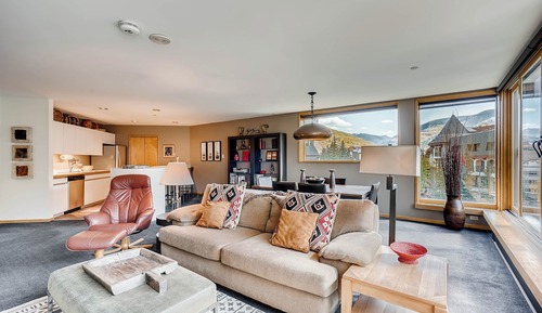 Deluxe Condo, 2 Bedrooms