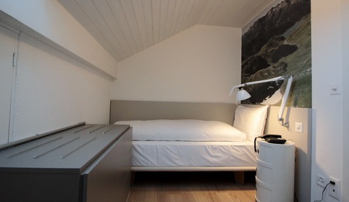 Penthouse, 1 Twin Bed