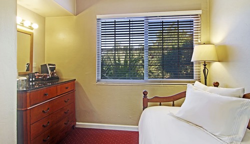 Deluxe Room, 1 King Bed (Pet-Friendly)