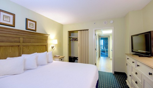 Pinnacle Oceanfront One Bedroom King Suite