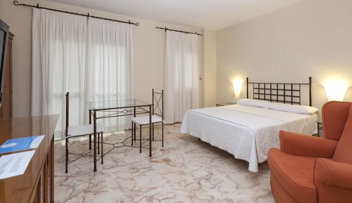 Studio, 1 Bedroom (2 Adults)