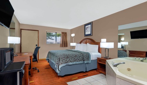 Deluxe Studio Suite, 1 King Bed, Non Smoking