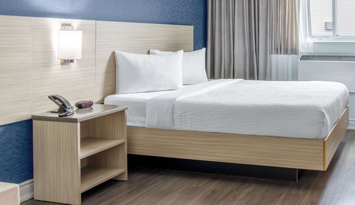 Deluxe Room, 1 Queen Bed, Non Smoking