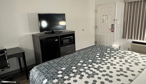 Standard Room, 1 King Bed, Accessible, Non Smoking