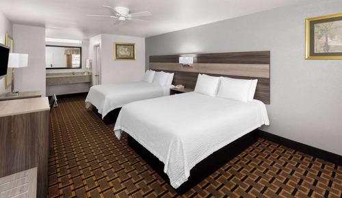 Room, 2 Queen Beds, Smoking (Second Floor)