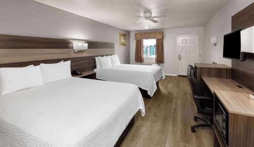 Room, 2 Queen Beds, Smoking (First Floor)