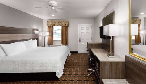 Room, 1 King Bed, Smoking