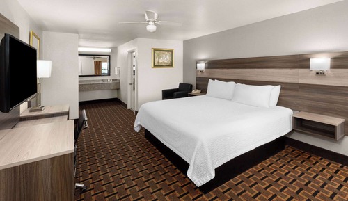 Room, 1 King Bed, Non Smoking (First Floor)
