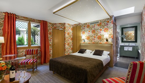 Deluxe Room, 1 Queen Bed, Bathtub