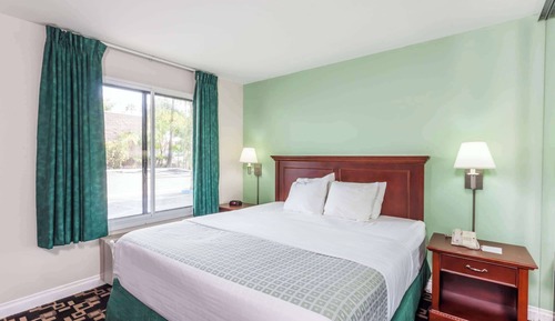 Efficiency, Suite, 1 King Bed, Non Smoking