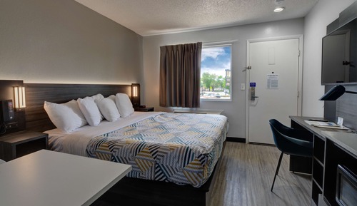 Standard Room, 1 King Bed, Non Smoking, Kitchenette