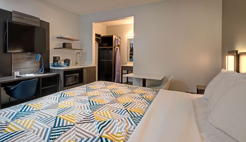 Standard Room, 1 Queen Bed, Non Smoking, Kitchenette